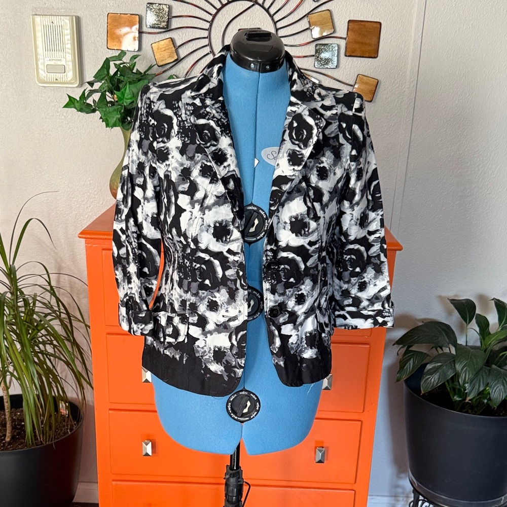 Notations Black and White Floral Blazer
